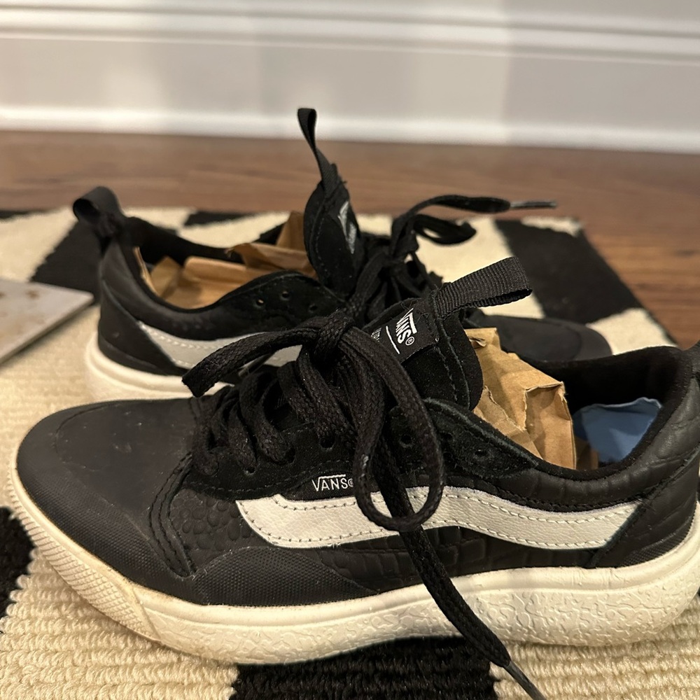 Vans Ultra Cush- Black & White Leather Womens Size 5 - Picture 2 of 5